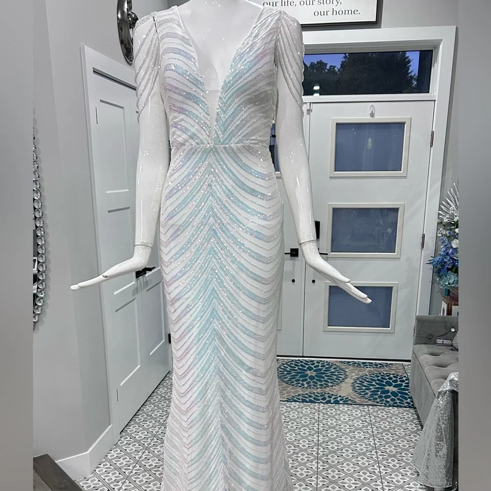 New 🌐 Iridescent White Sequin Dress with Beaded Shoulders. - Picture 6 of 16